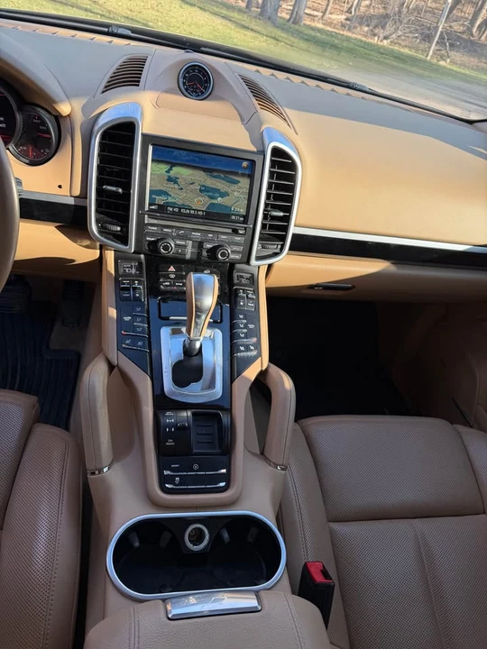 2016 Porsche 958 Cayenne - Image 10 of 11
