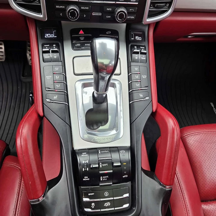 2016 Porsche 958 Cayenne - Image 11 of 16