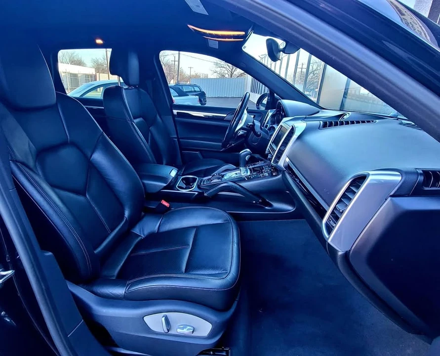 2016 Porsche 958 Cayenne - Image 11 of 20