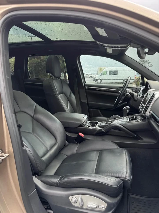 2016 Porsche 958 Cayenne - Image 13 of 20