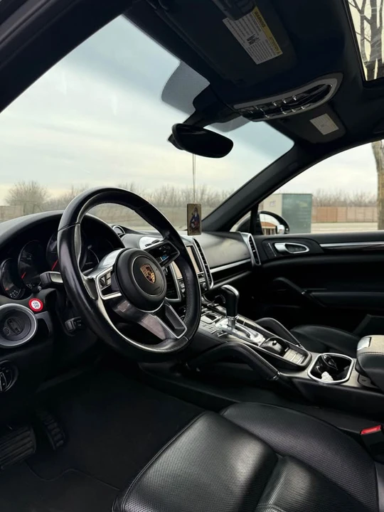 2016 Porsche 958 Cayenne - Image 5 of 16