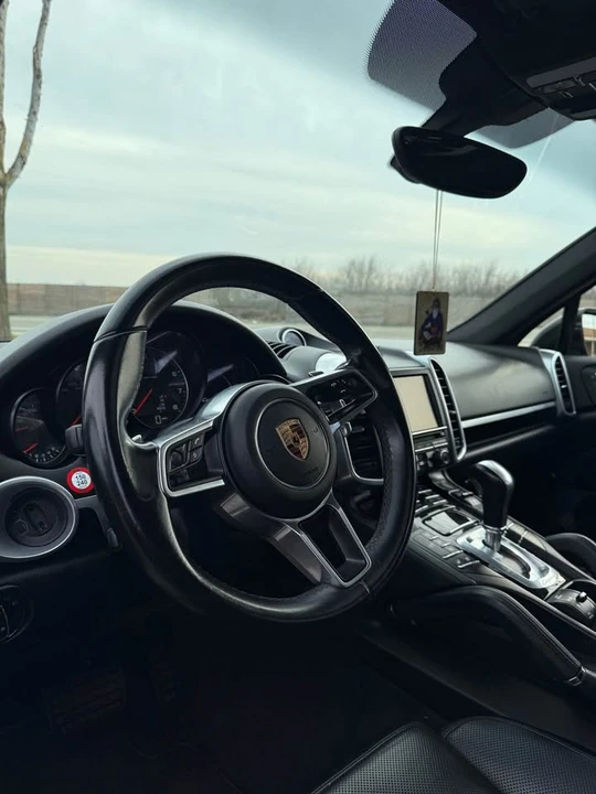 2016 Porsche 958 Cayenne - Image 8 of 16