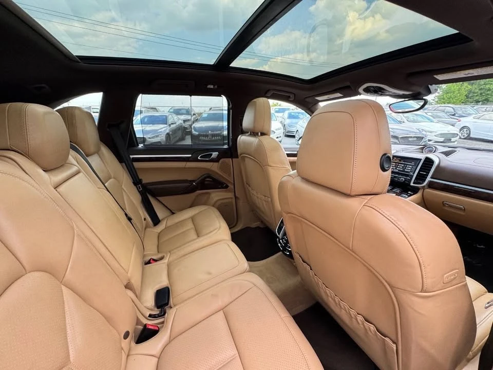 2016 Porsche 958 Cayenne S - Image 16 of 20