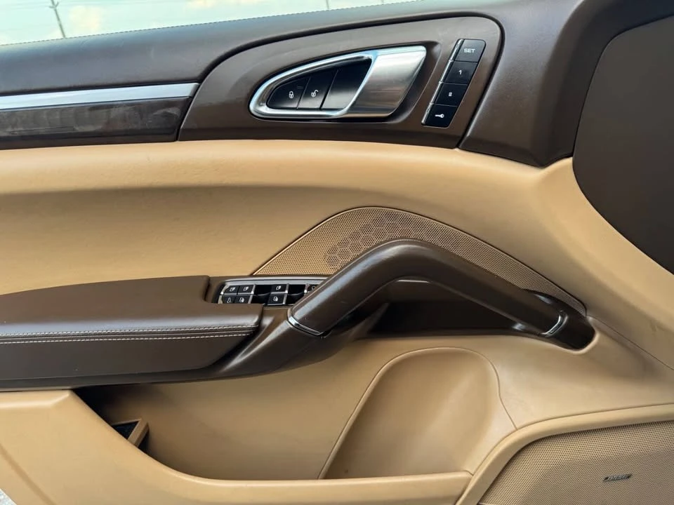 2016 Porsche 958 Cayenne S - Image 13 of 20