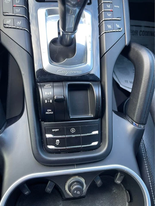 2016 Porsche 958 Cayenne - Image 14 of 16