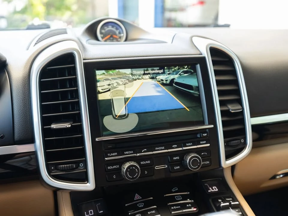 2016 Porsche 958 Cayenne - Image 12 of 18
