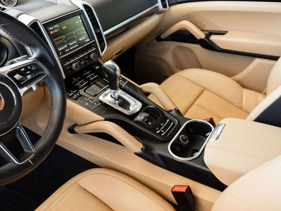 2016 Porsche 958 Cayenne - Image 11 of 18
