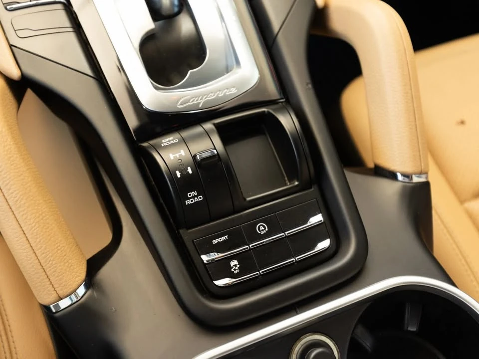 2016 Porsche 958 Cayenne - Image 14 of 18