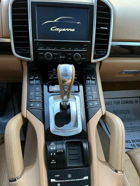 2016 Porsche 958 Cayenne - Image 15 of 18