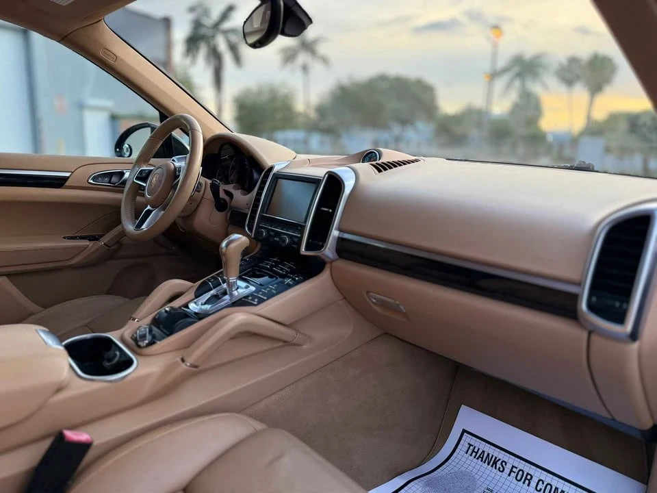 2016 Porsche 958 Cayenne - Image 9 of 18