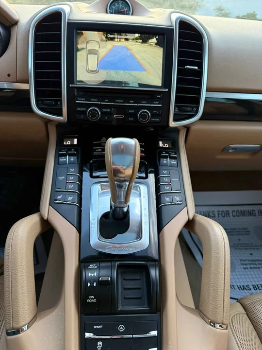 2016 Porsche 958 Cayenne - Image 16 of 18