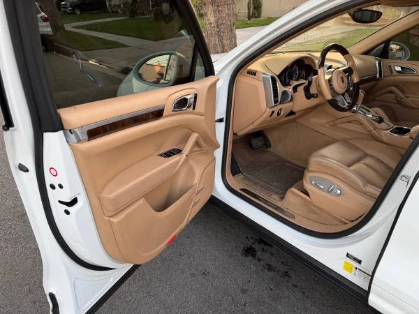2016 Porsche 958 Cayenne - Image 10 of 20