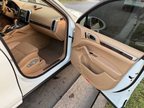 2016 Porsche 958 Cayenne - Image 16 of 20