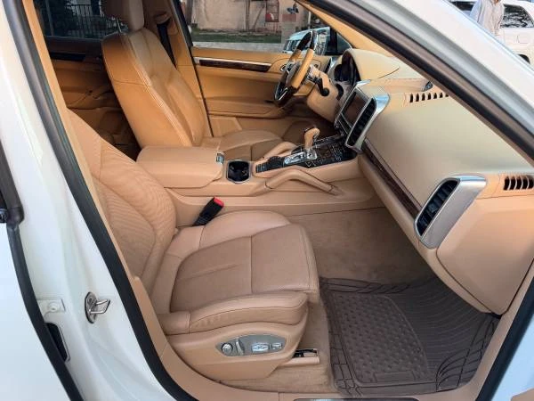 2016 Porsche 958 Cayenne - Image 15 of 20