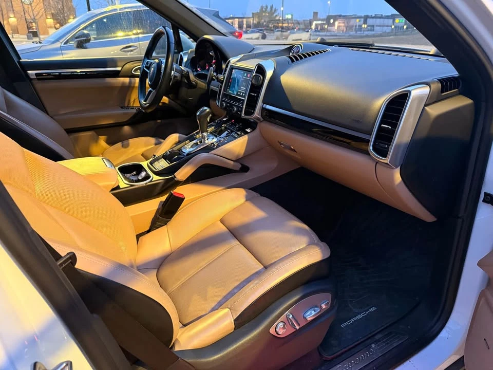 2016 Porsche 958 Cayenne - Image 13 of 15