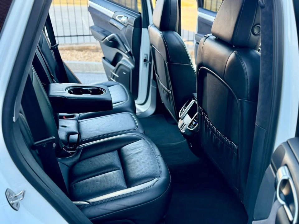 2016 Porsche 958 Cayenne GTS - Image 10 of 17