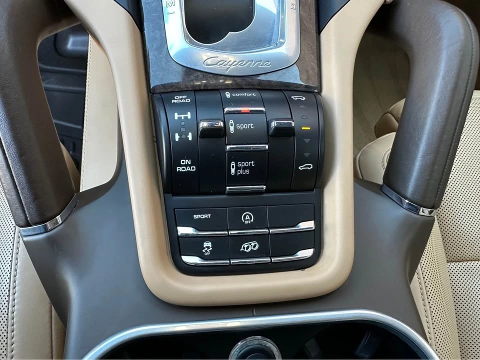 2016 Porsche 958 Cayenne GTS - Image 9 of 20