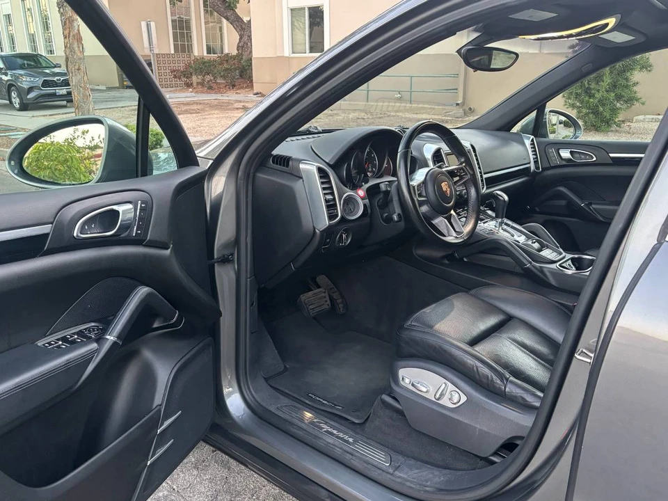2016 Porsche 958 Cayenne - Image 8 of 15