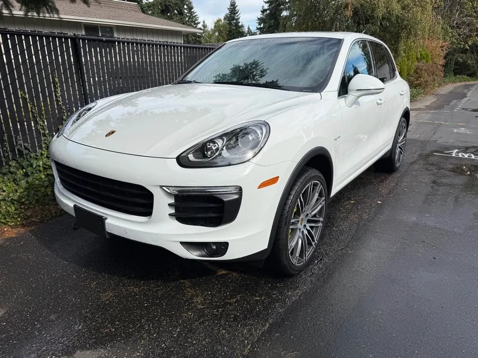 2016 Porsche 958 Cayenne S - Image 2 of 9