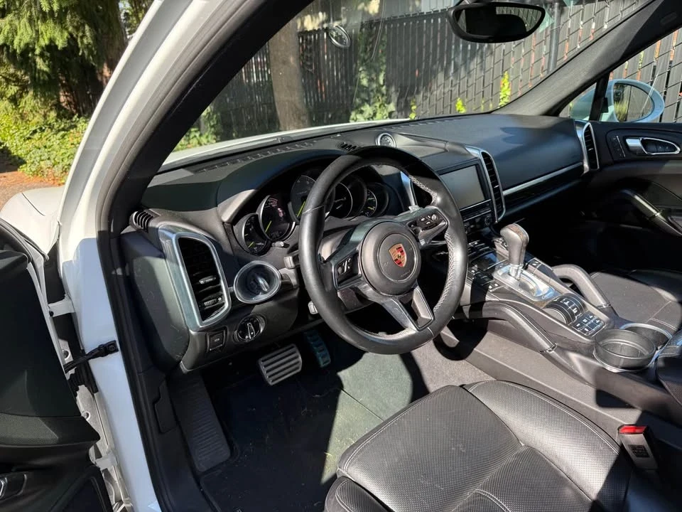 2016 Porsche 958 Cayenne S - Image 5 of 9
