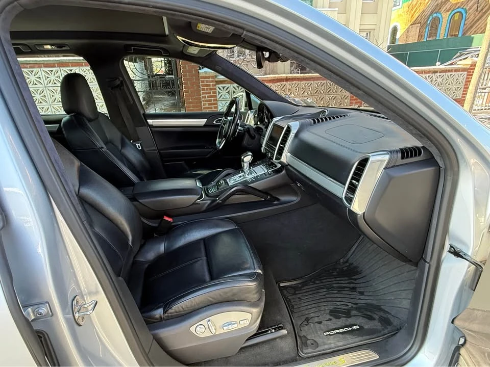 2016 Porsche 958 Cayenne S - Image 10 of 19
