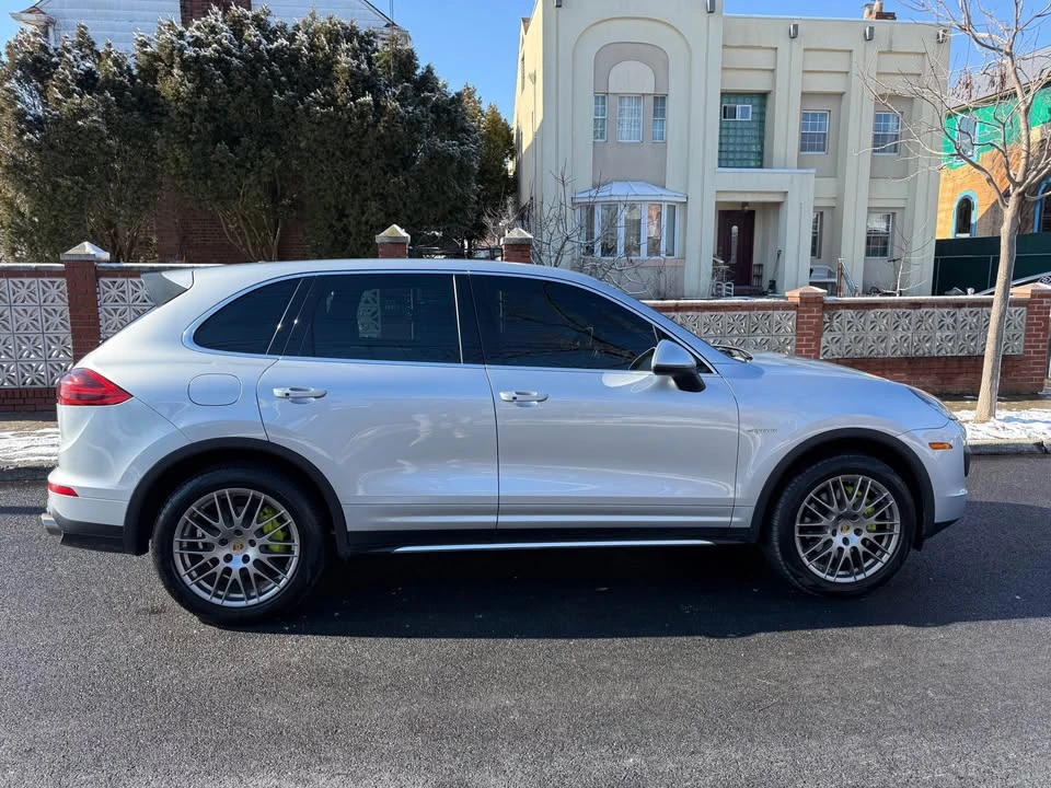 2016 Porsche 958 Cayenne S - Image 3 of 19