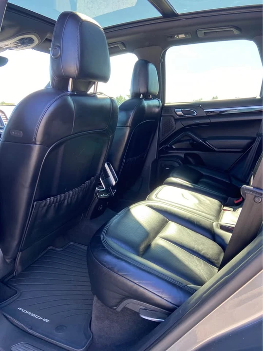 2016 Porsche 958 Cayenne S - Image 13 of 18