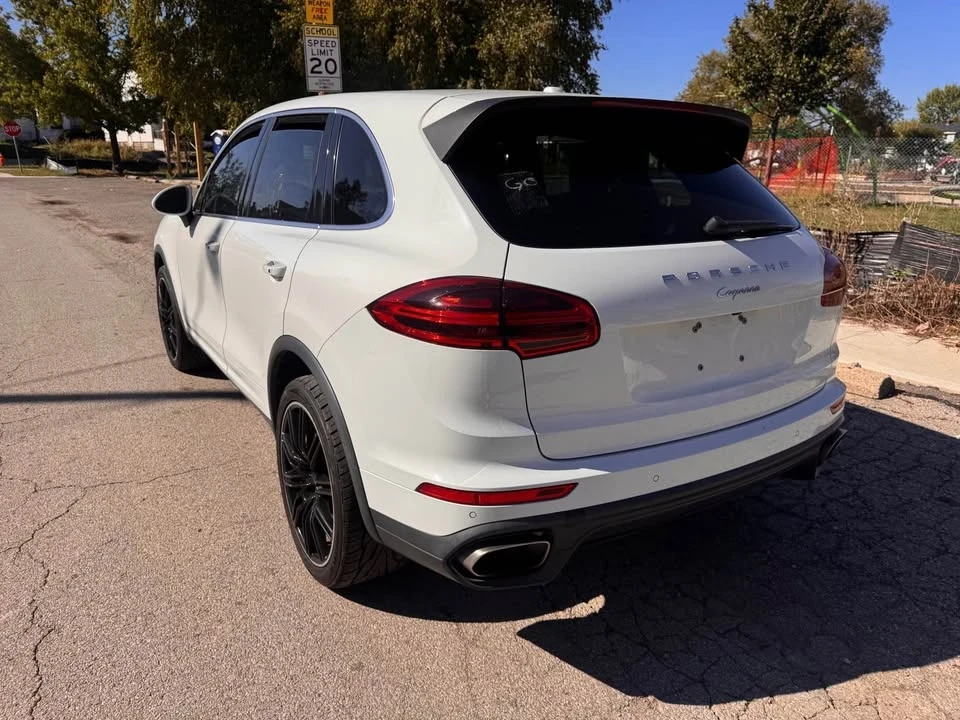 2016 Porsche 958 Cayenne S - Image 4 of 19