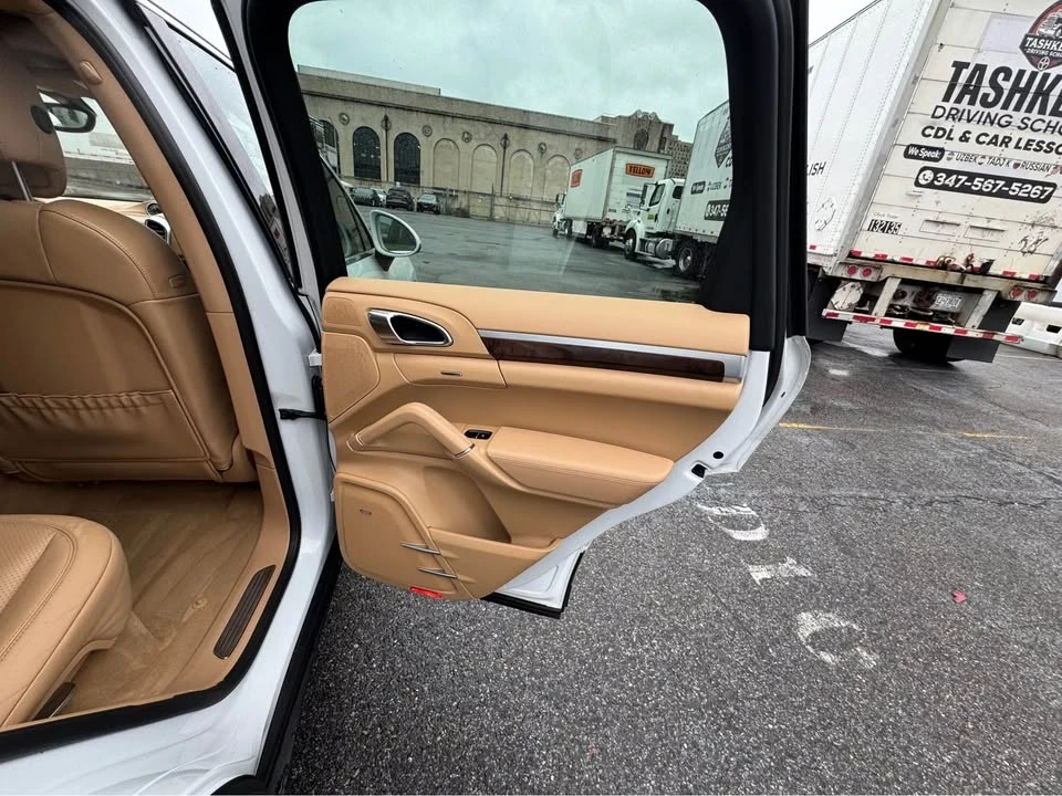 2016 Porsche 958 Cayenne S - Image 14 of 20