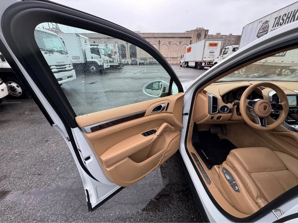 2016 Porsche 958 Cayenne S - Image 9 of 20