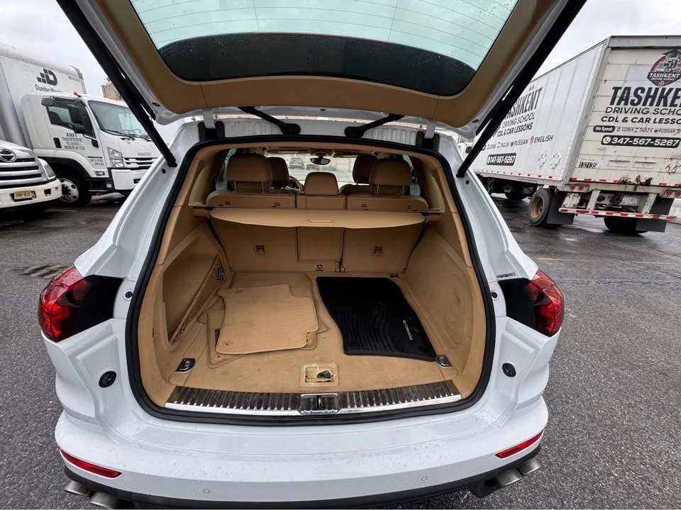 2016 Porsche 958 Cayenne S - Image 12 of 20
