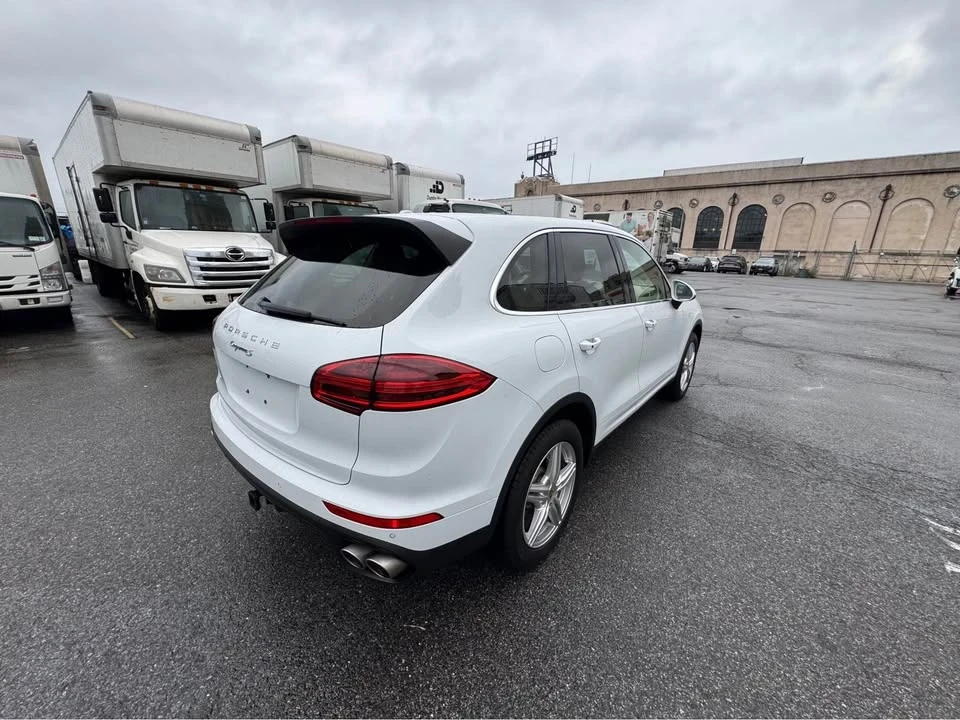 2016 Porsche 958 Cayenne S - Image 3 of 20