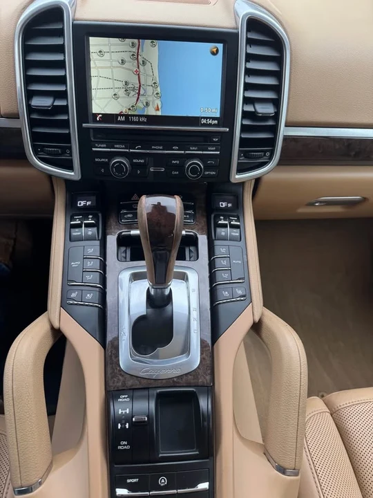 2016 Porsche 958 Cayenne S - Image 7 of 20
