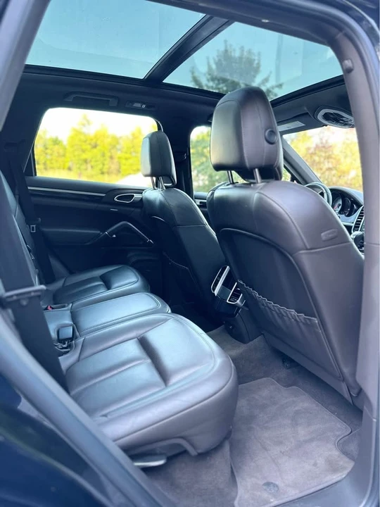 2016 Porsche 958 Cayenne S - Image 9 of 14