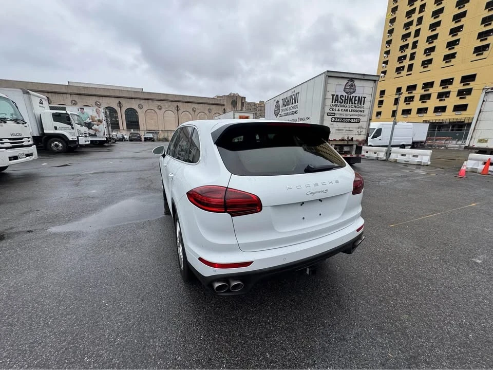 2016 Porsche 958 Cayenne S - Image 11 of 20