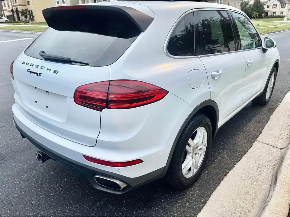2016 Porsche 958 Cayenne S - Image 3 of 18