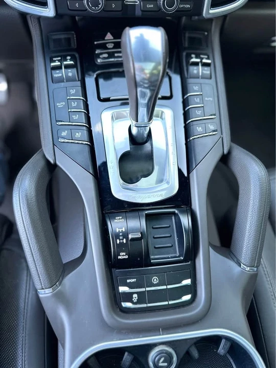 2016 Porsche 958 Cayenne S - Image 12 of 14