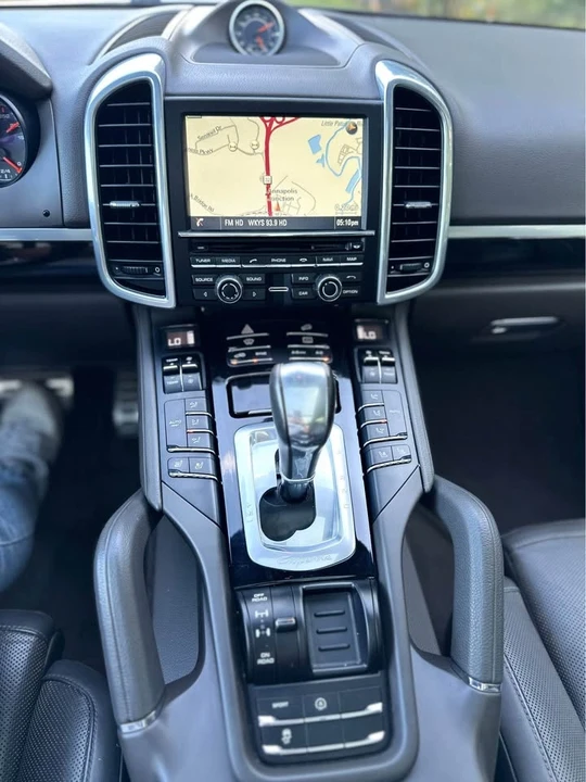 2016 Porsche 958 Cayenne S - Image 10 of 14