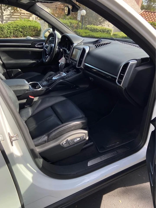 2016 Porsche 958 Cayenne S - Image 2 of 5