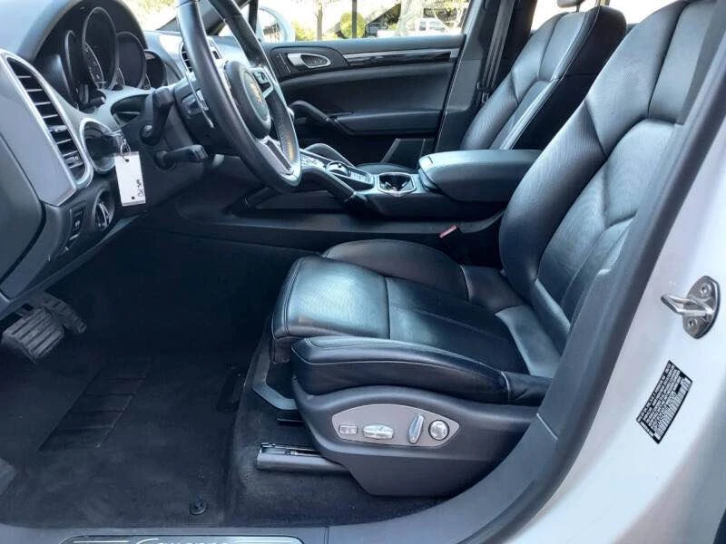 2016 Porsche 958 Cayenne S - Image 6 of 15