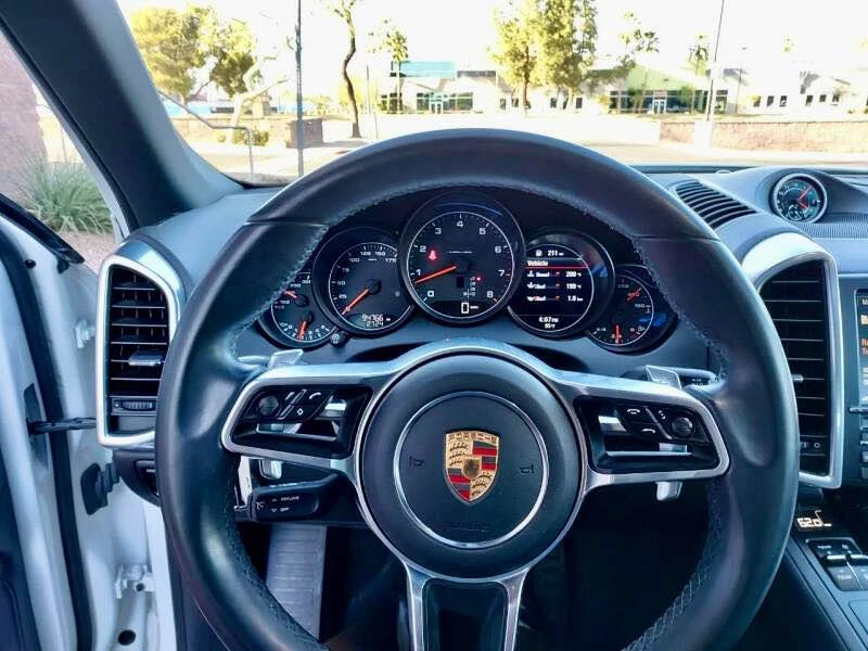 2016 Porsche 958 Cayenne S - Image 10 of 15