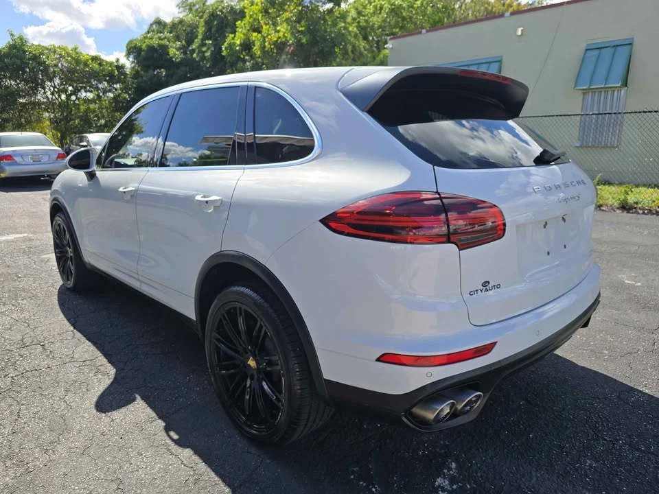 2016 Porsche 958 Cayenne S - Image 3 of 15