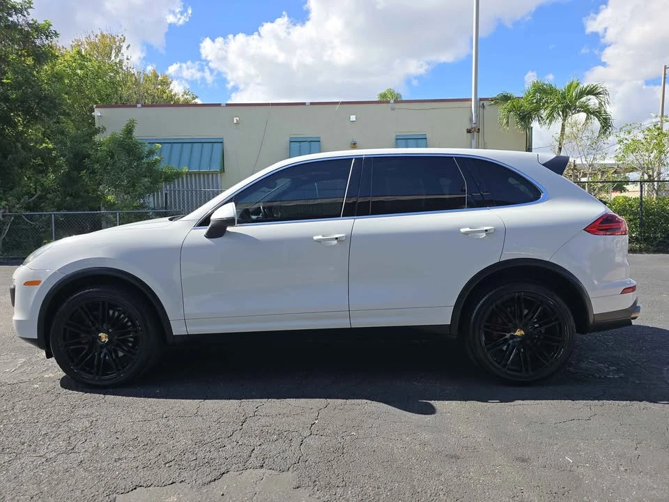 2016 Porsche 958 Cayenne S - Image 2 of 15