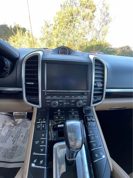 2016 Porsche 958 Cayenne S - Image 12 of 19