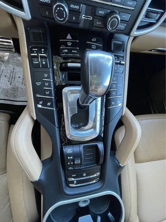 2016 Porsche 958 Cayenne S - Image 13 of 19