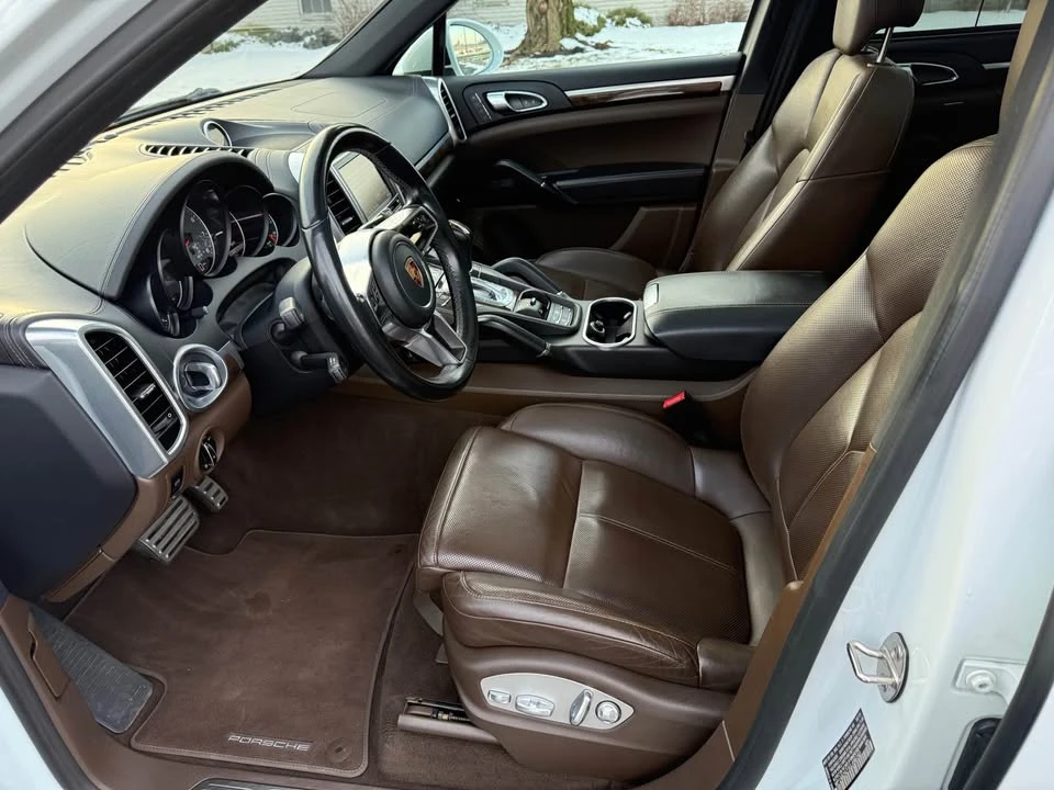 2016 Porsche 958 Cayenne S - Image 9 of 19