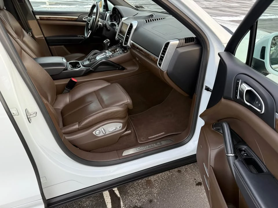 2016 Porsche 958 Cayenne S - Image 16 of 19