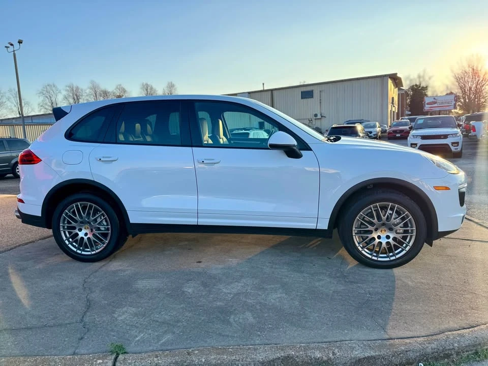 2016 Porsche 958 Cayenne S - Image 7 of 20