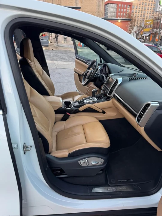 2016 Porsche 958 Cayenne S - Image 9 of 19