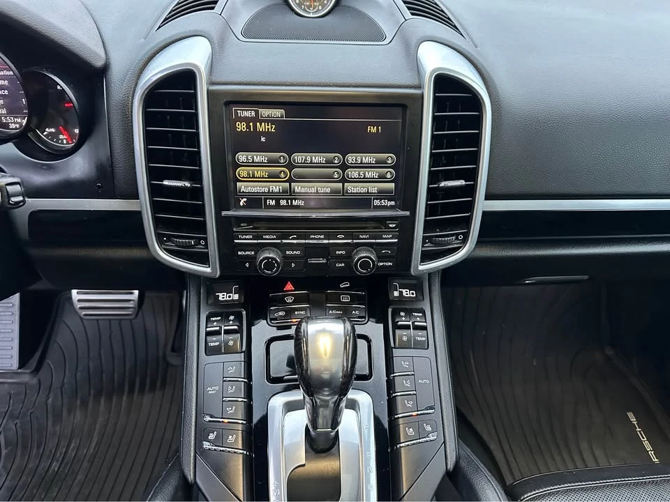 2016 Porsche 958 Cayenne S - Image 10 of 17